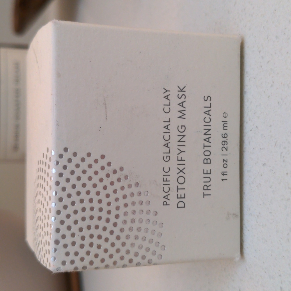 True Botanicals pacific glacial clay detoxifying mask